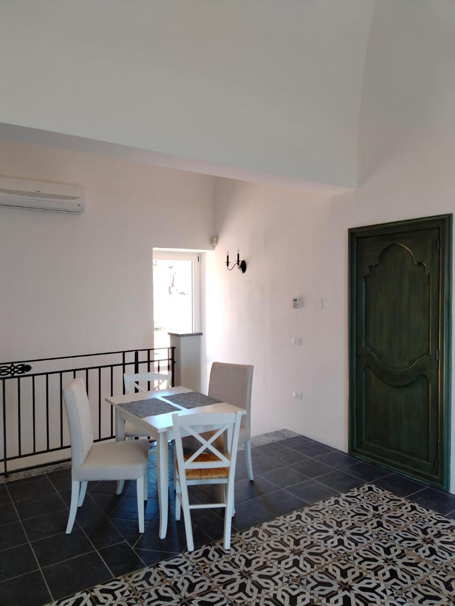Villa Bona แตร์มินิ อิเมเรเซ ภายนอก รูปภาพ
