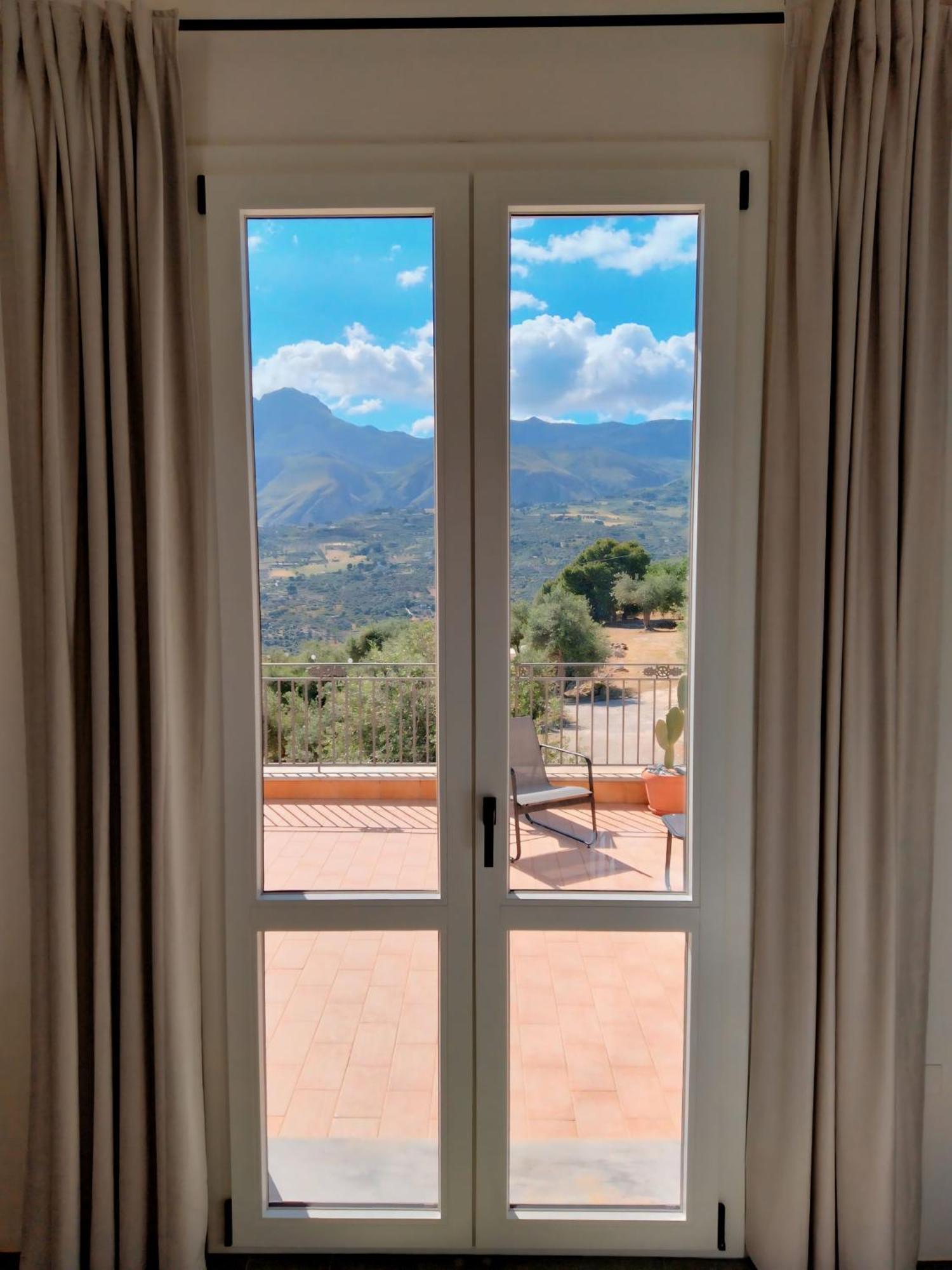 Villa Bona แตร์มินิ อิเมเรเซ ภายนอก รูปภาพ