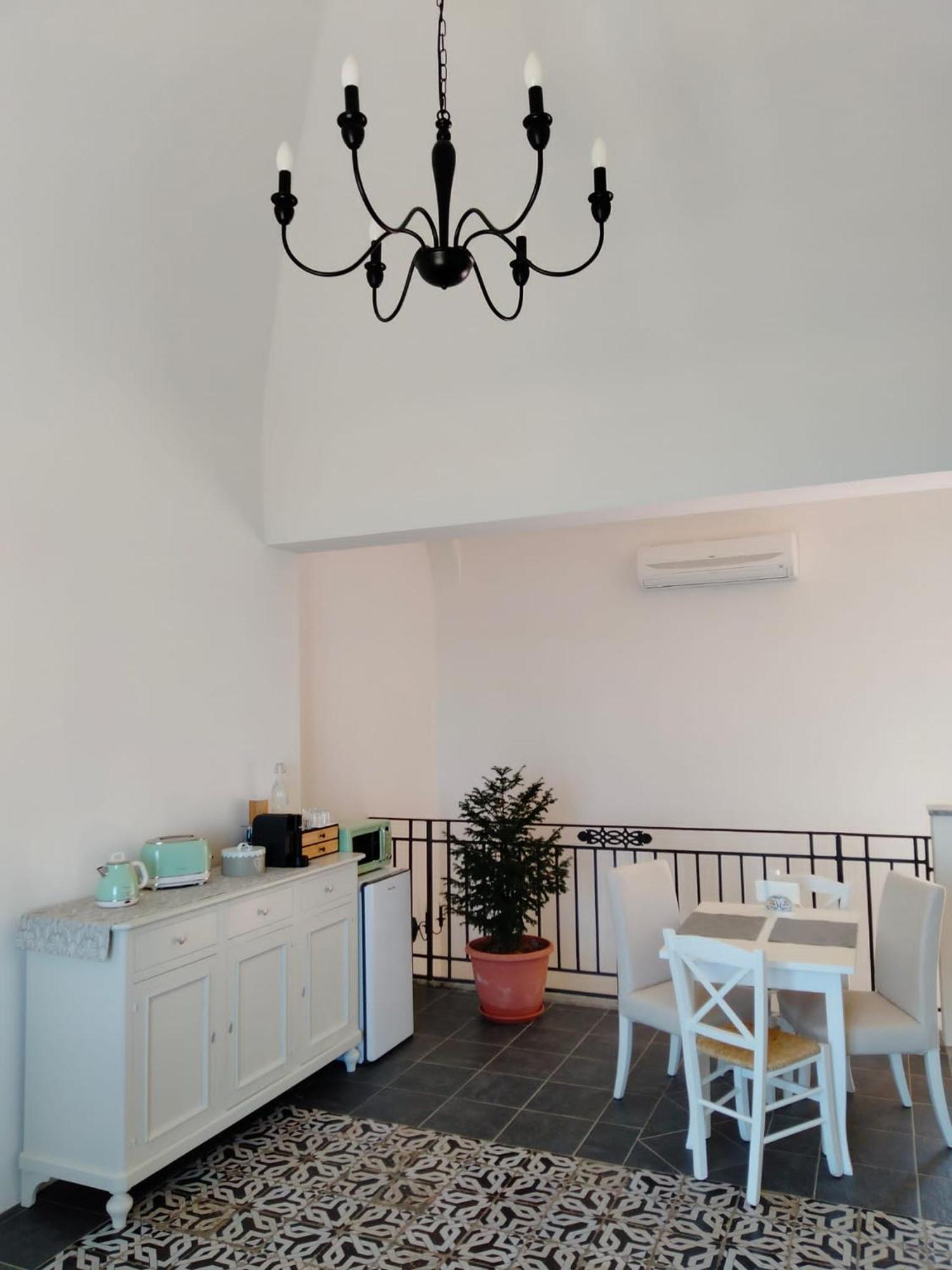 Villa Bona แตร์มินิ อิเมเรเซ ภายนอก รูปภาพ